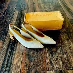 Vivaia Slingback Heel Size 11 NWT